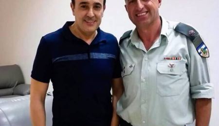 حقيقة صورة صابر الرباعي مع الجندي الاسرائيلي 